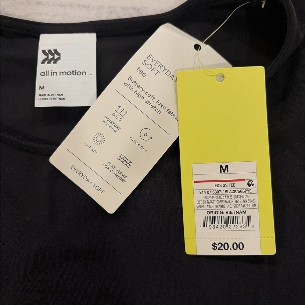 NWT all in motion Super Soft Buttery Athletic Youth Short Sleeve Tee Medium